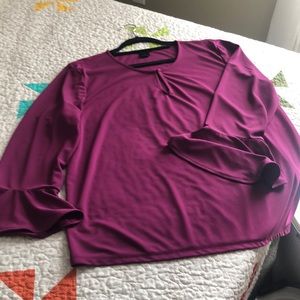 XL Magenta blouse with bell/ruffle sleeve